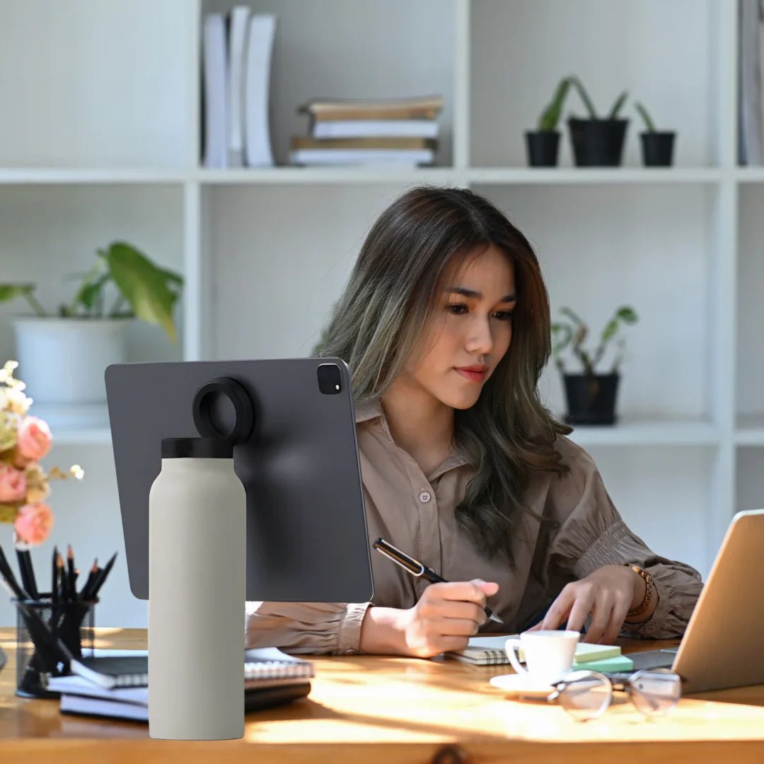 Garrafa Térmica com Suporte para Celular Dual Basic